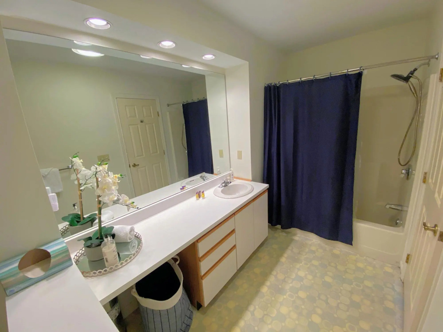 FV4 Fairway Village Condo, close to Omni Mount Washington! Fireplace, wifi, golf, skiing!