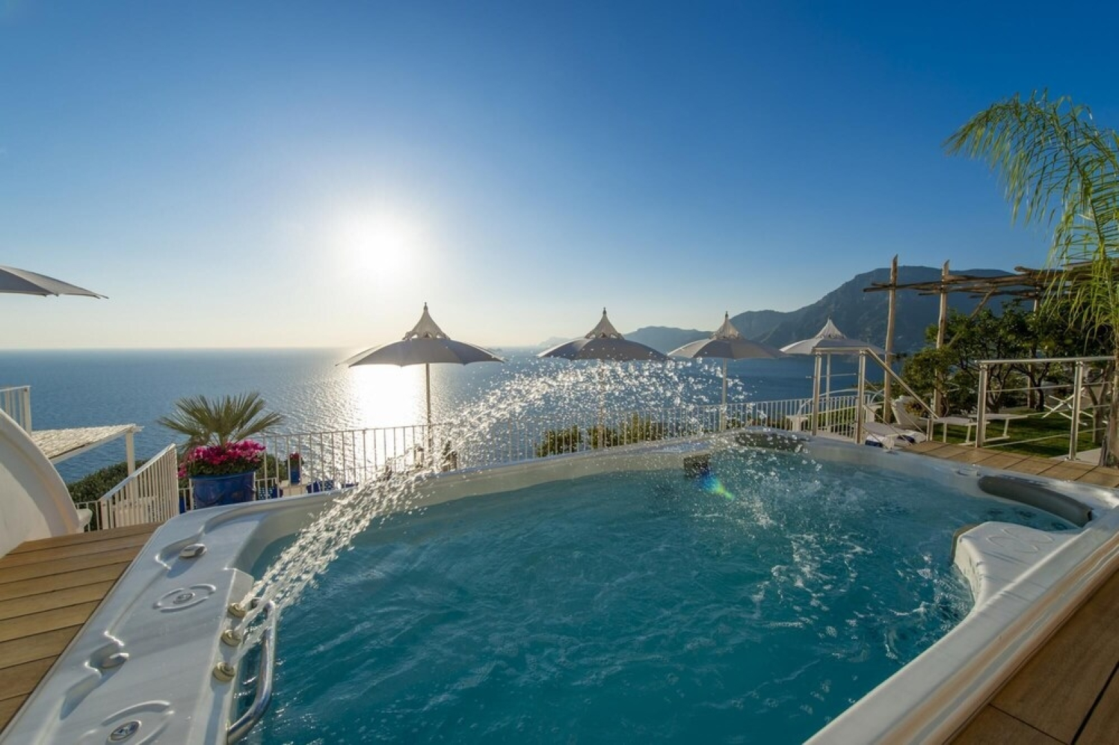 Luxury Villa Malika - Breathtaking View of Capri and Positano