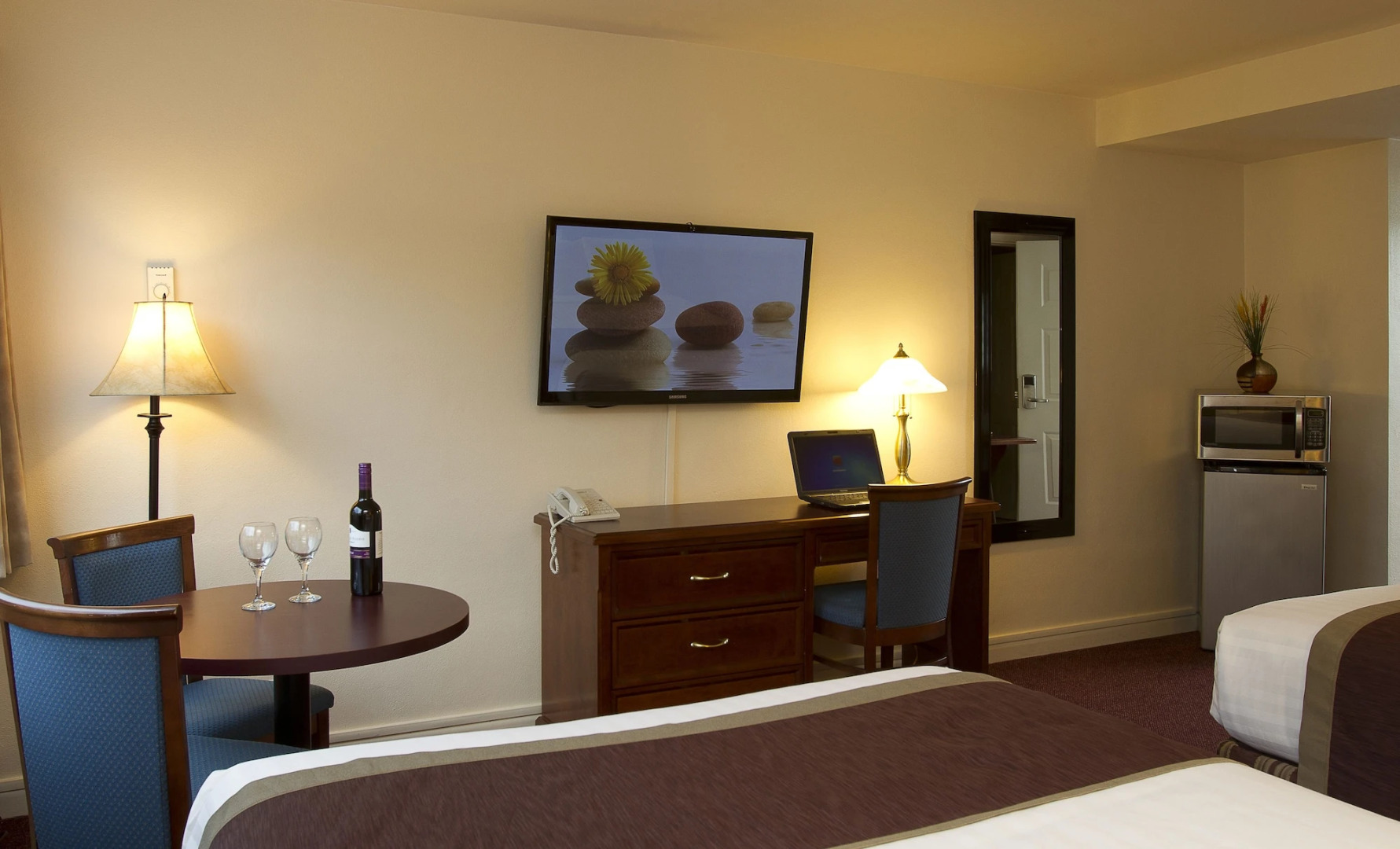 Scott's Inn and Suites