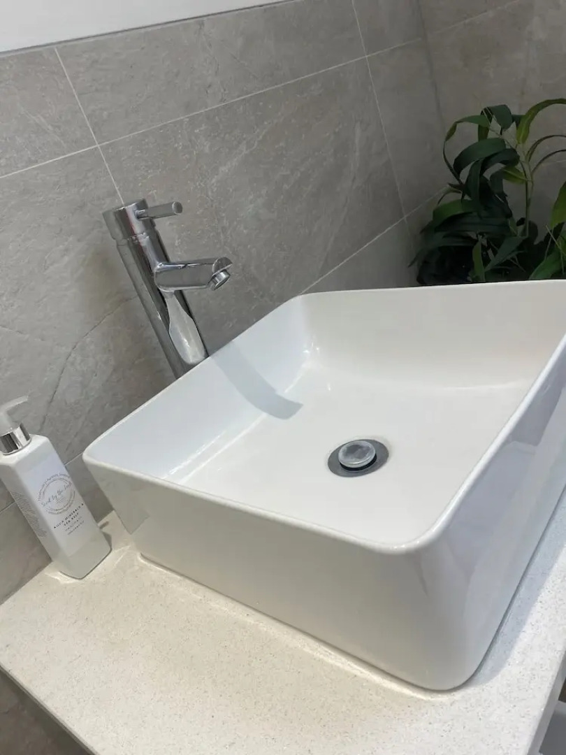 Bright & Spacious, Central for Airport and Glasgow