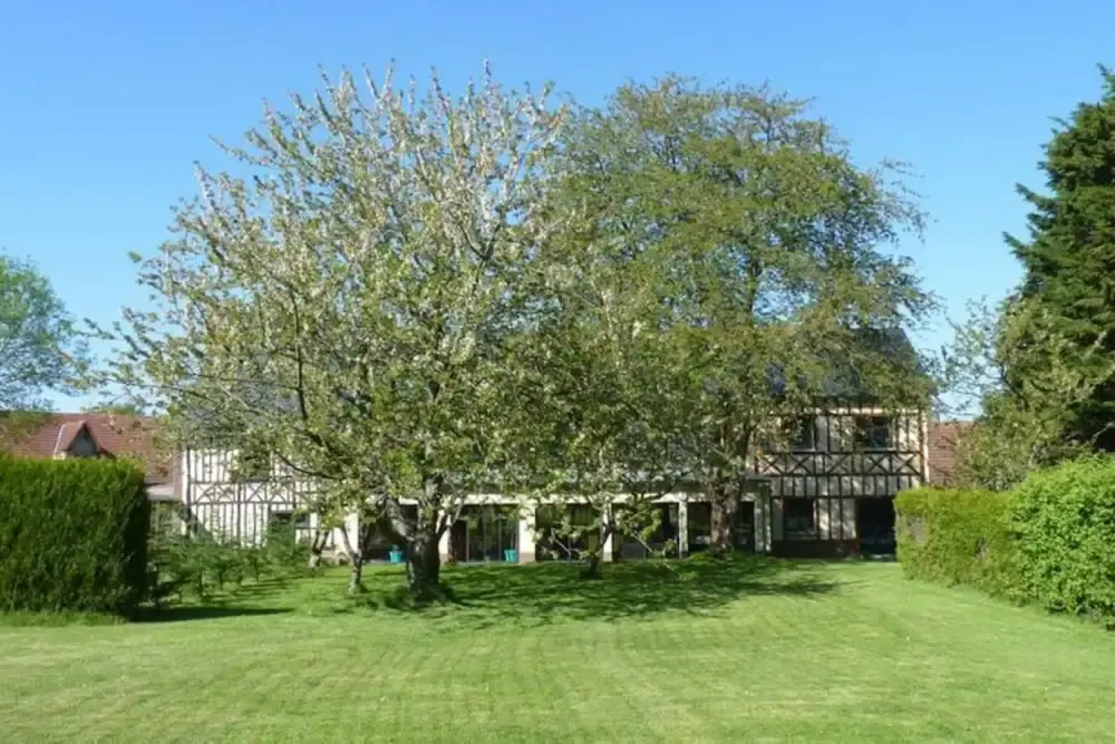 Townhouse Near Bay of Somme and Norman Beaches