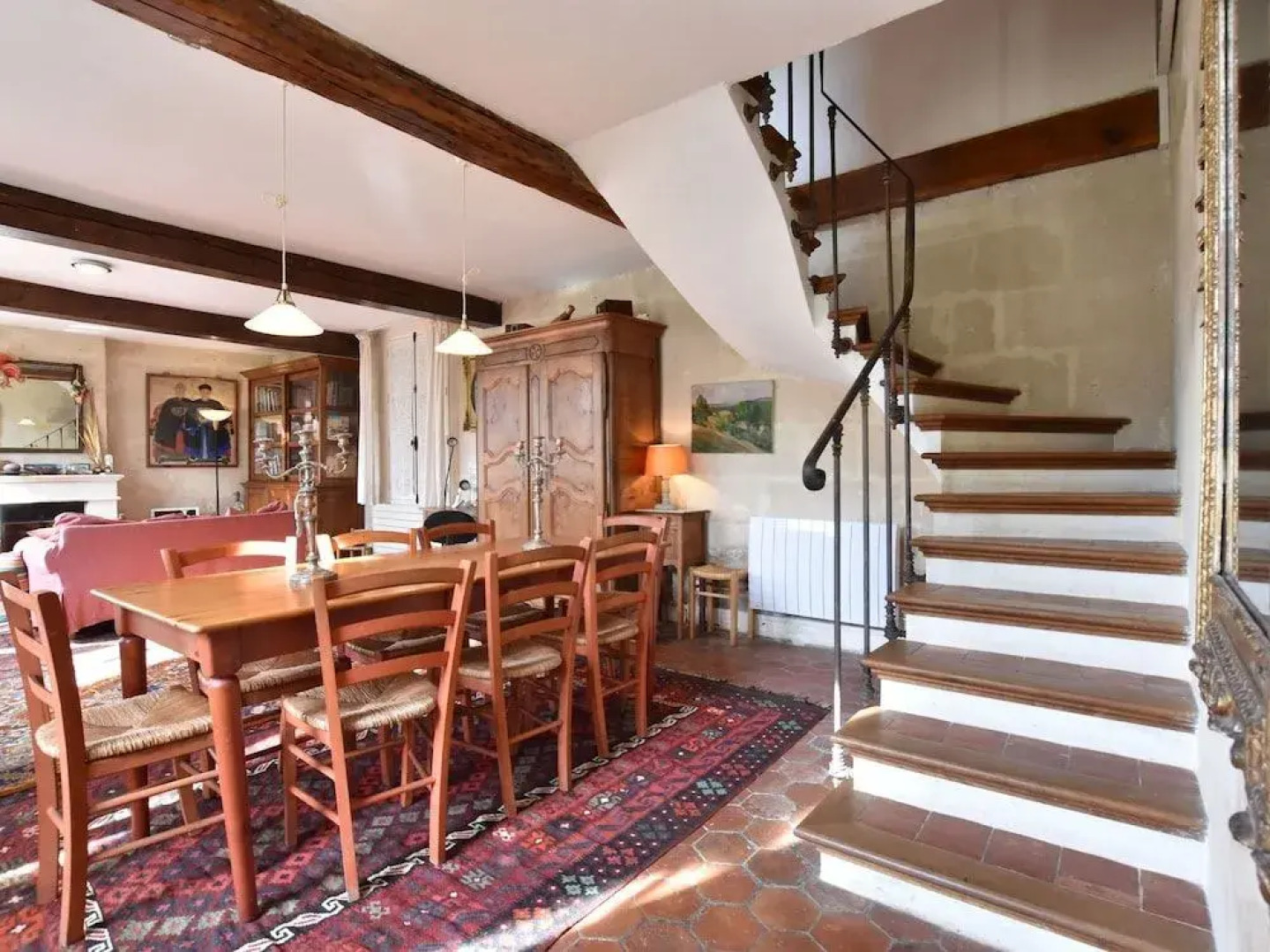 Modern Mansion in Machemont with Private Garden