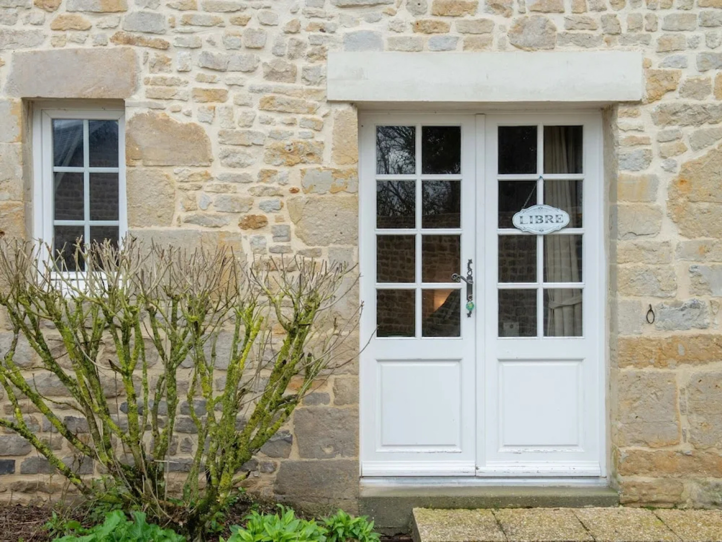 Cosy Holiday Home in Mandeville en Bassin With Garden