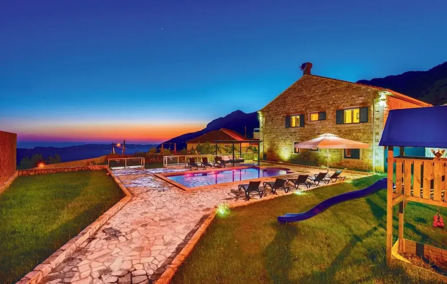 Villa Pave - Six-bedroom Villa With Terrace and Swimming Pool