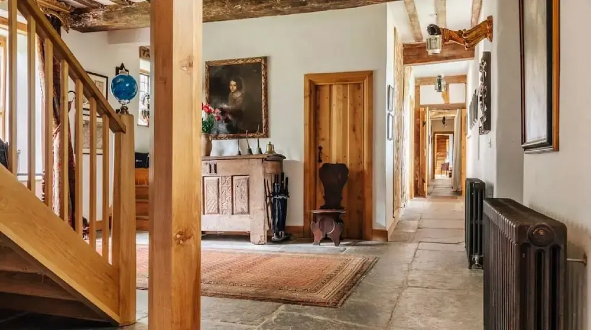 Lavish Tudor Estate Gardens - Sleeps 25