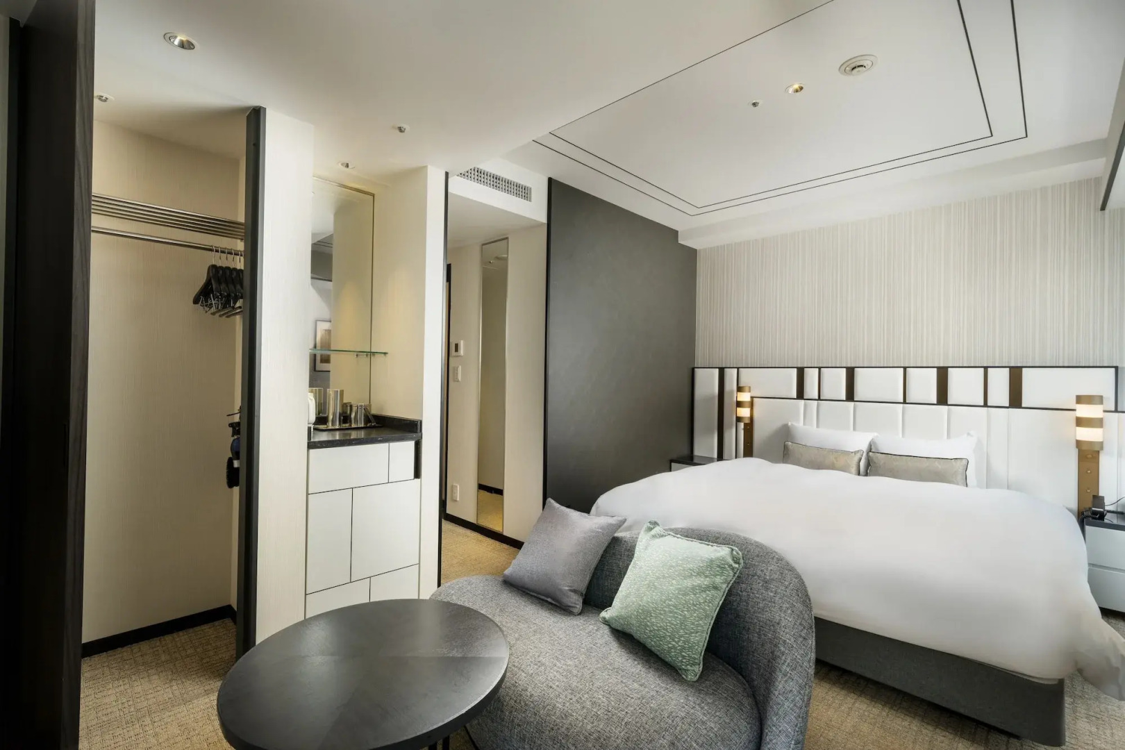 Отель Koko Premier Nihonbashi Hamacho