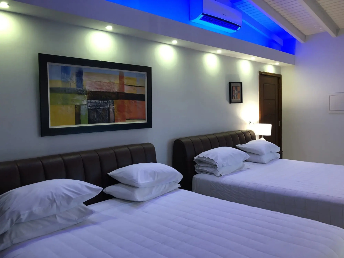 Quint's Travelers Inn