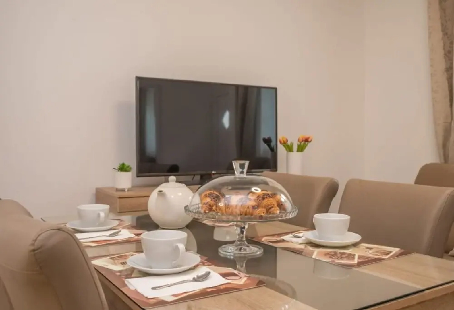 Teresa - Great Location & Parking - A1