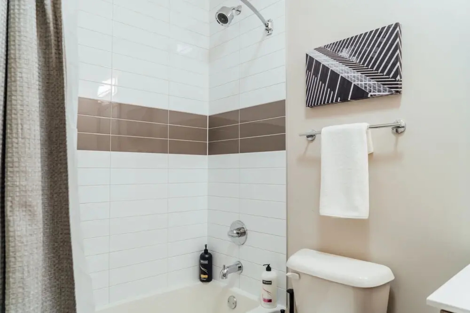 Bright Stylish 2BR Apt in Oak Brook