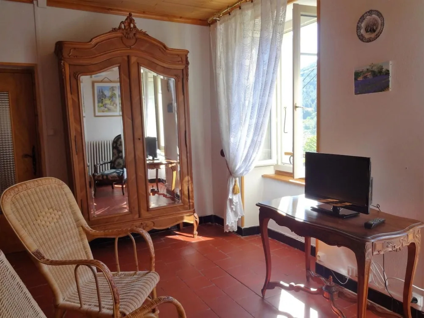 House With 5 Bedrooms in Robiac-rochessadoule, With Enclosed Garden