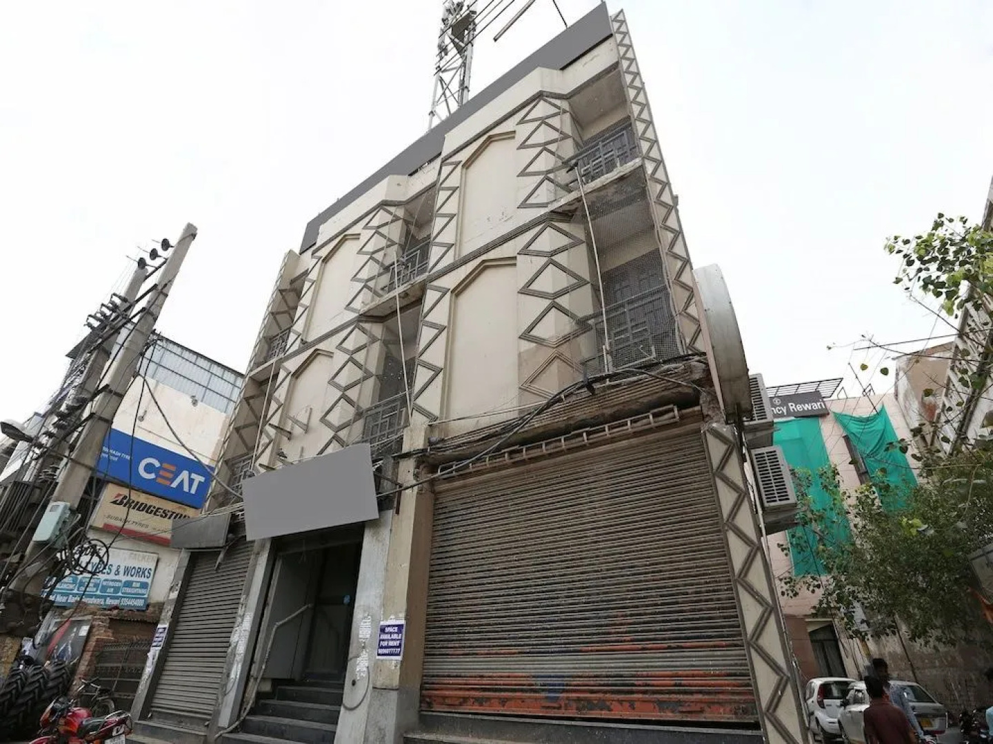 OYO 14390 Hotel Samrat