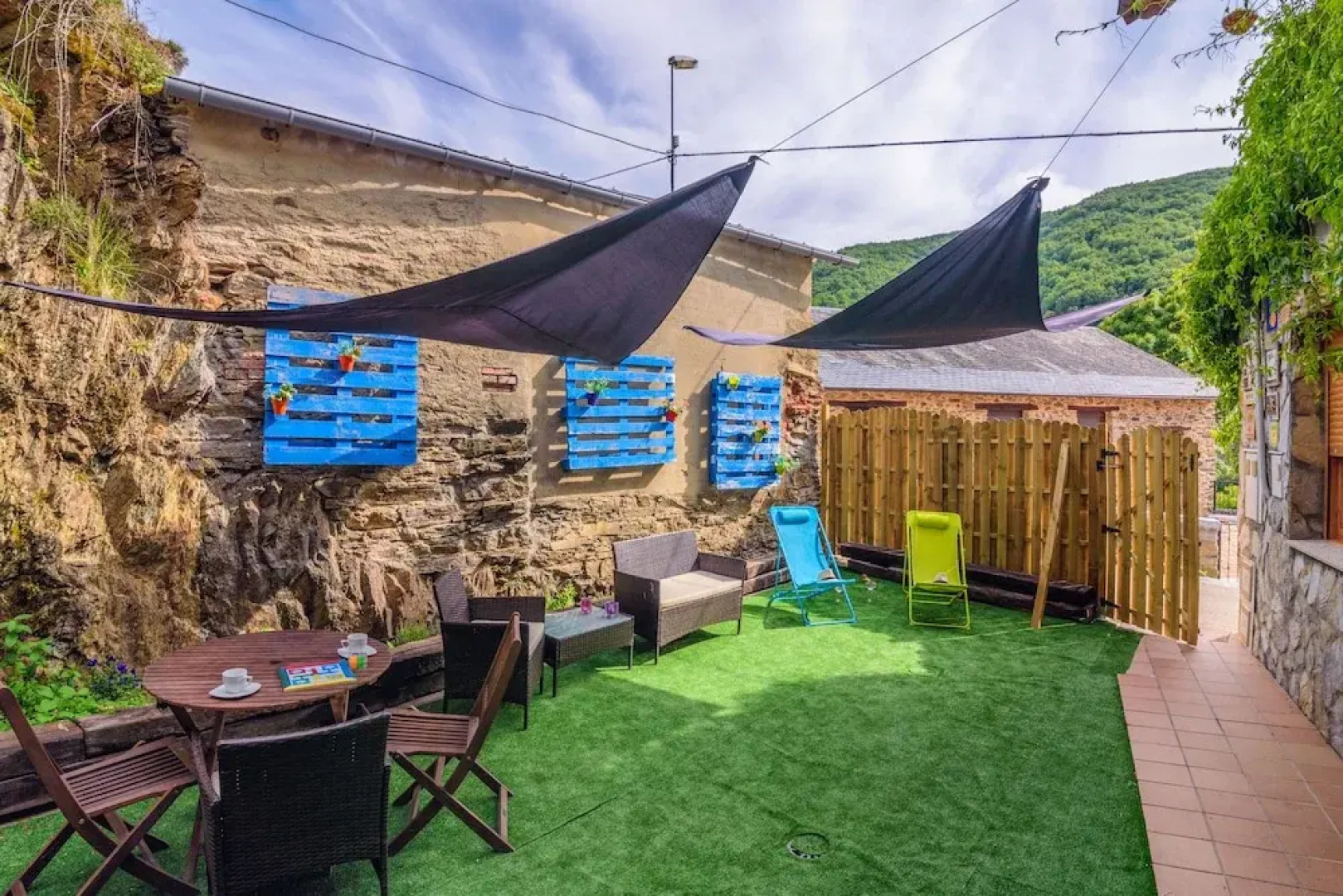 Rural House With Jacuzzi and Fireplace in the Room for 2-4 People