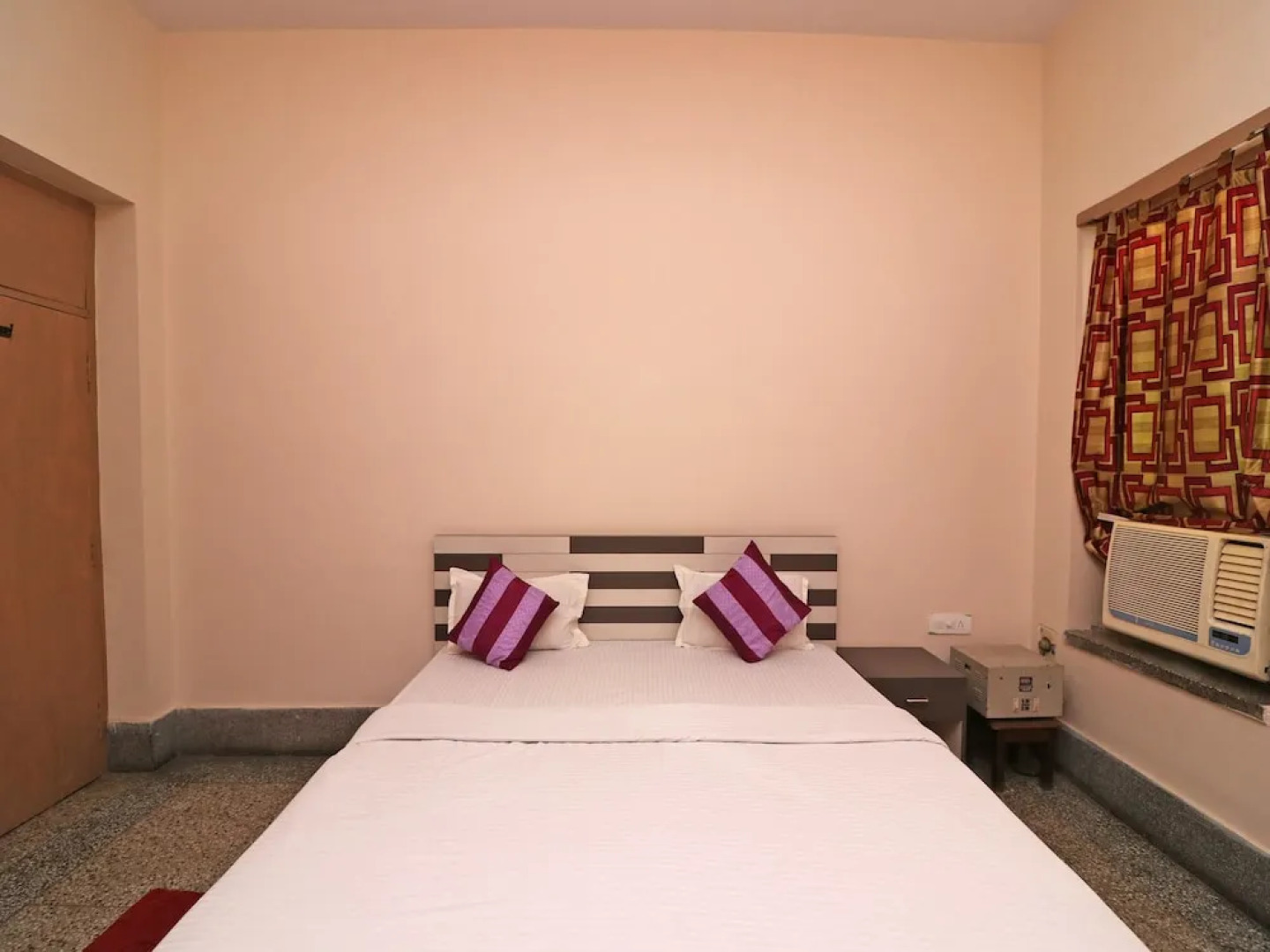 Spot On 39527 Hotel Saraogi