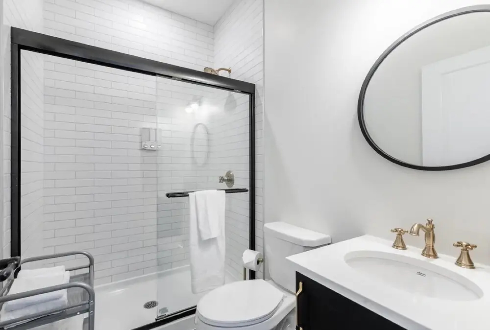 Rideau King 1Br Apartment Free Parking 2