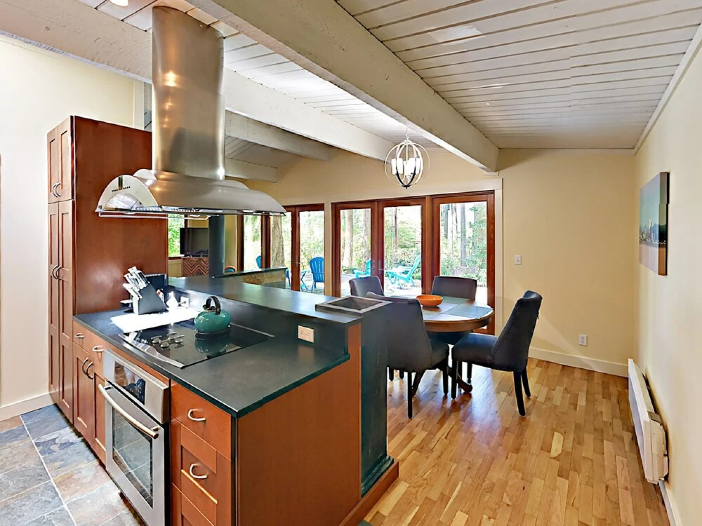 Fletcher 5551 - 3 Br home by RedAwning