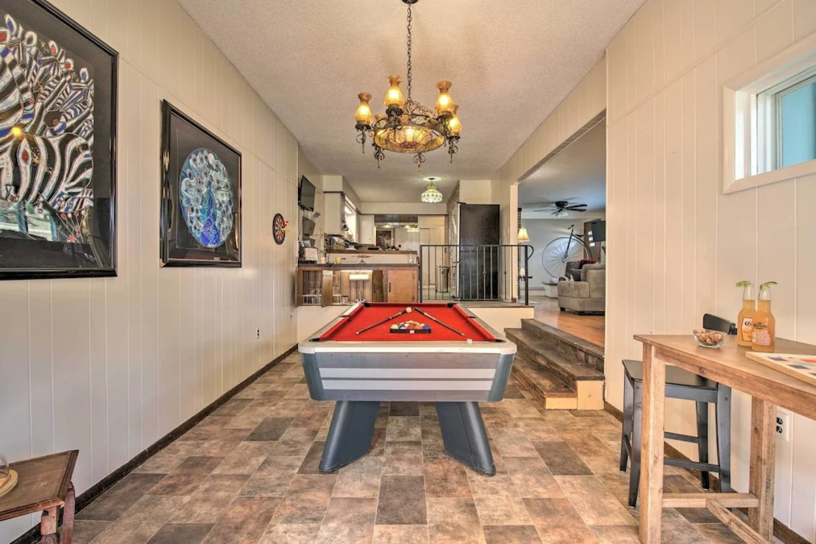 Bright Springfield Home: Walk to Nature Center!