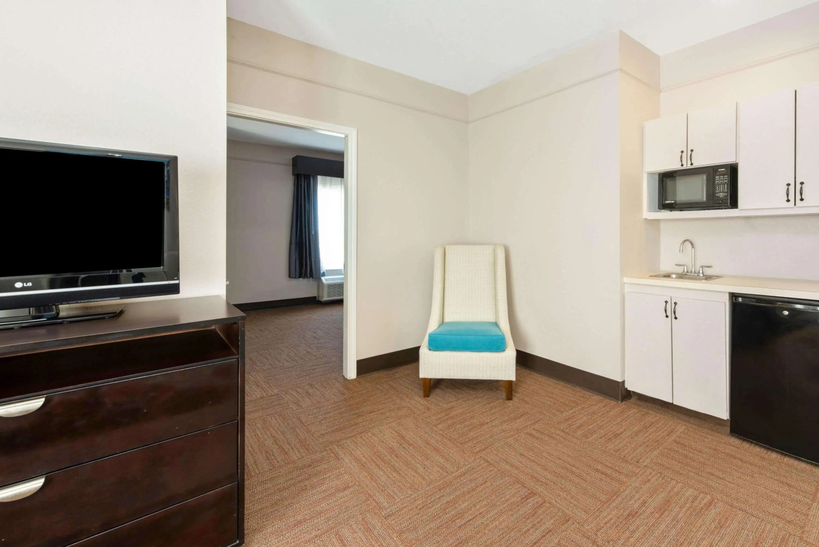 La Quinta Inn & Suites by Wyndham Winnie