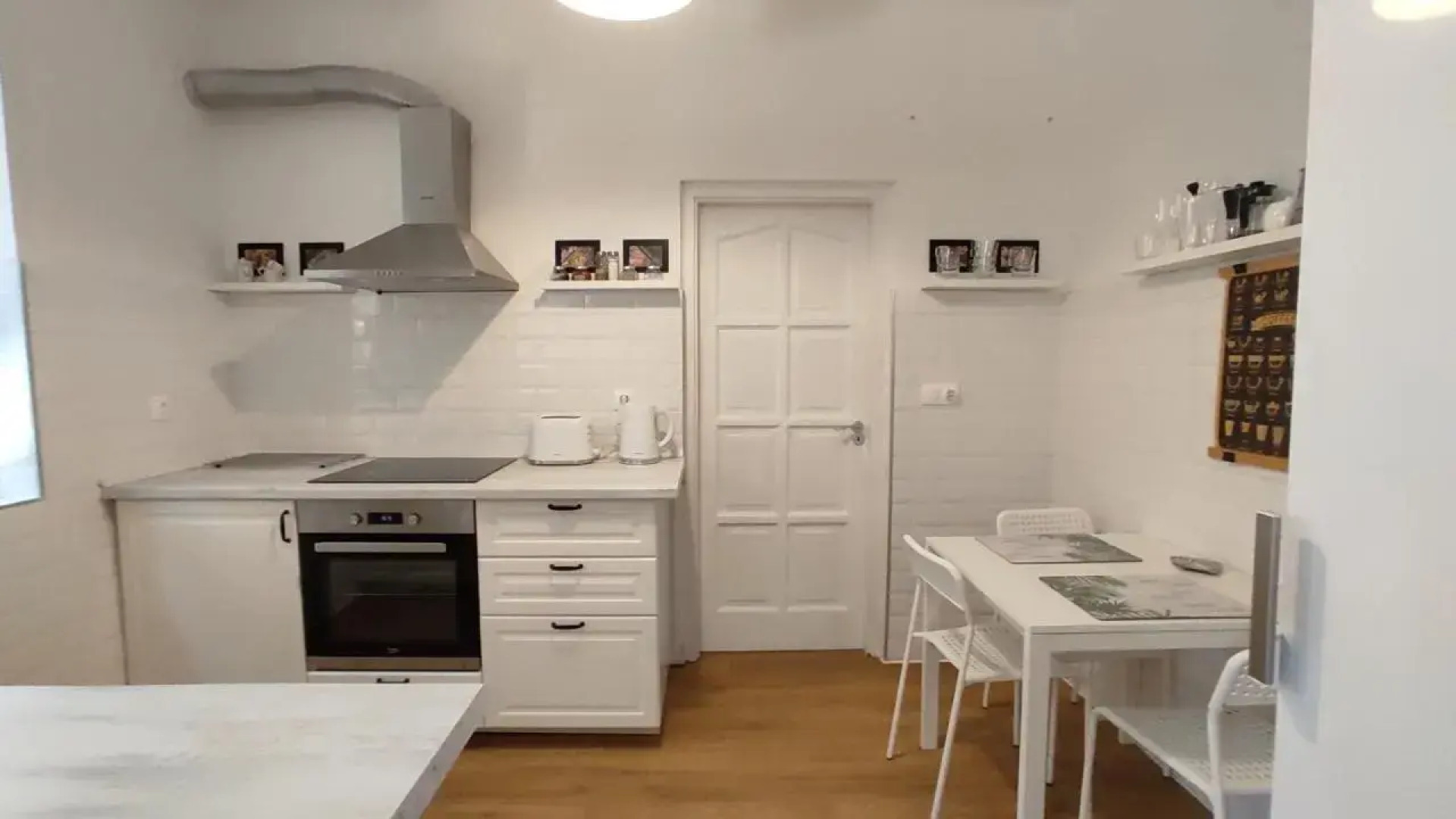 Flóra House 3 minutes from Lake Balaton