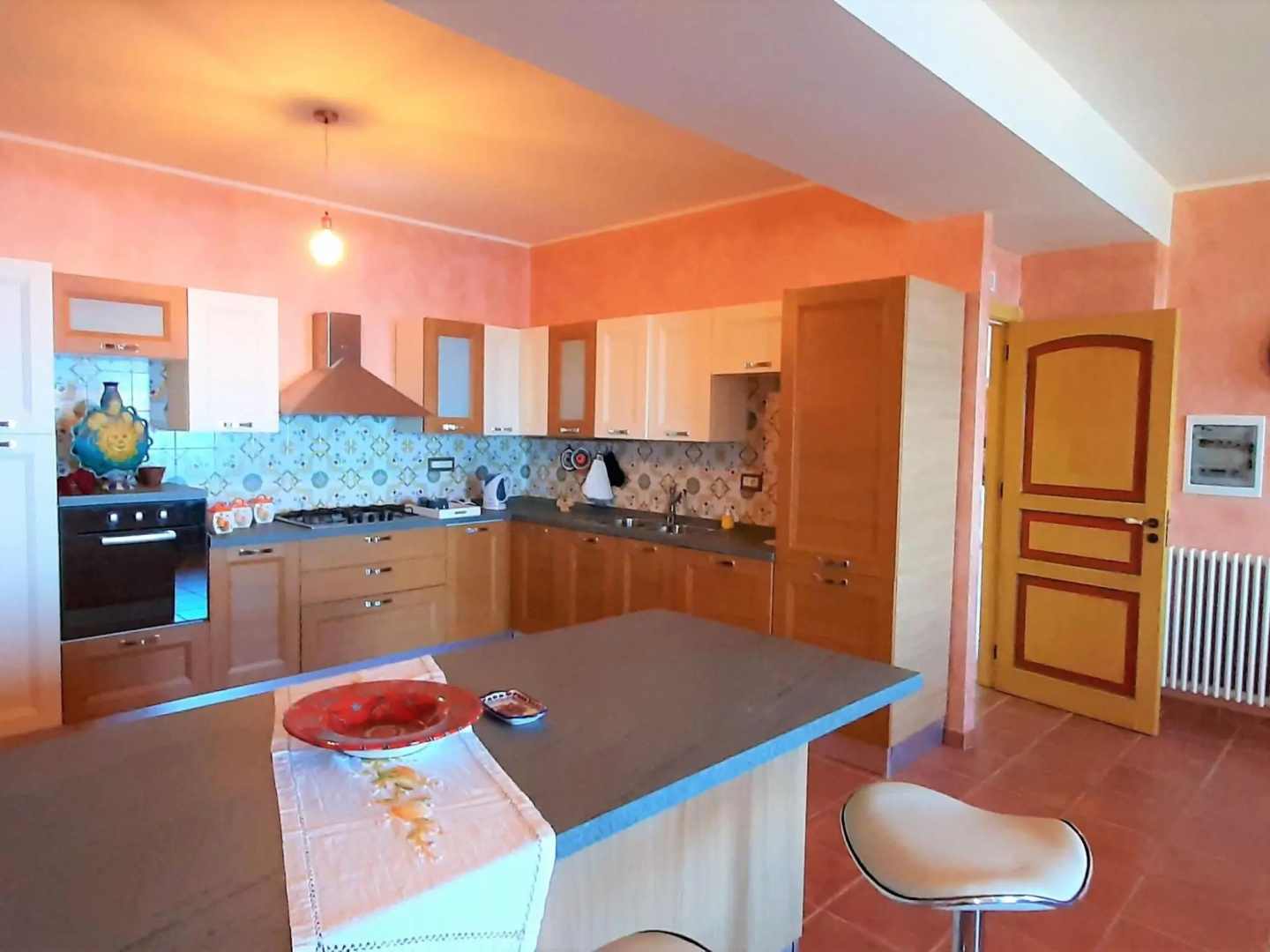 Divine Holiday Home in Giosa Marea with Sauna and Jacuzzi