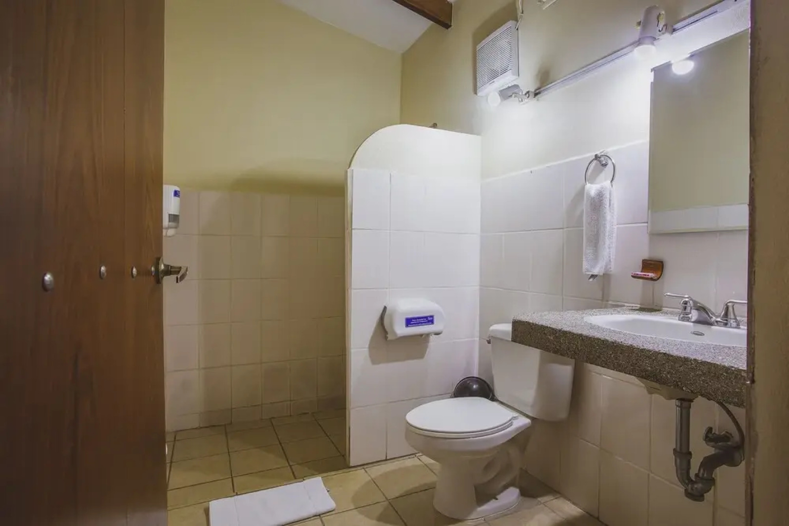 Hotel & Canopy La Hacienda