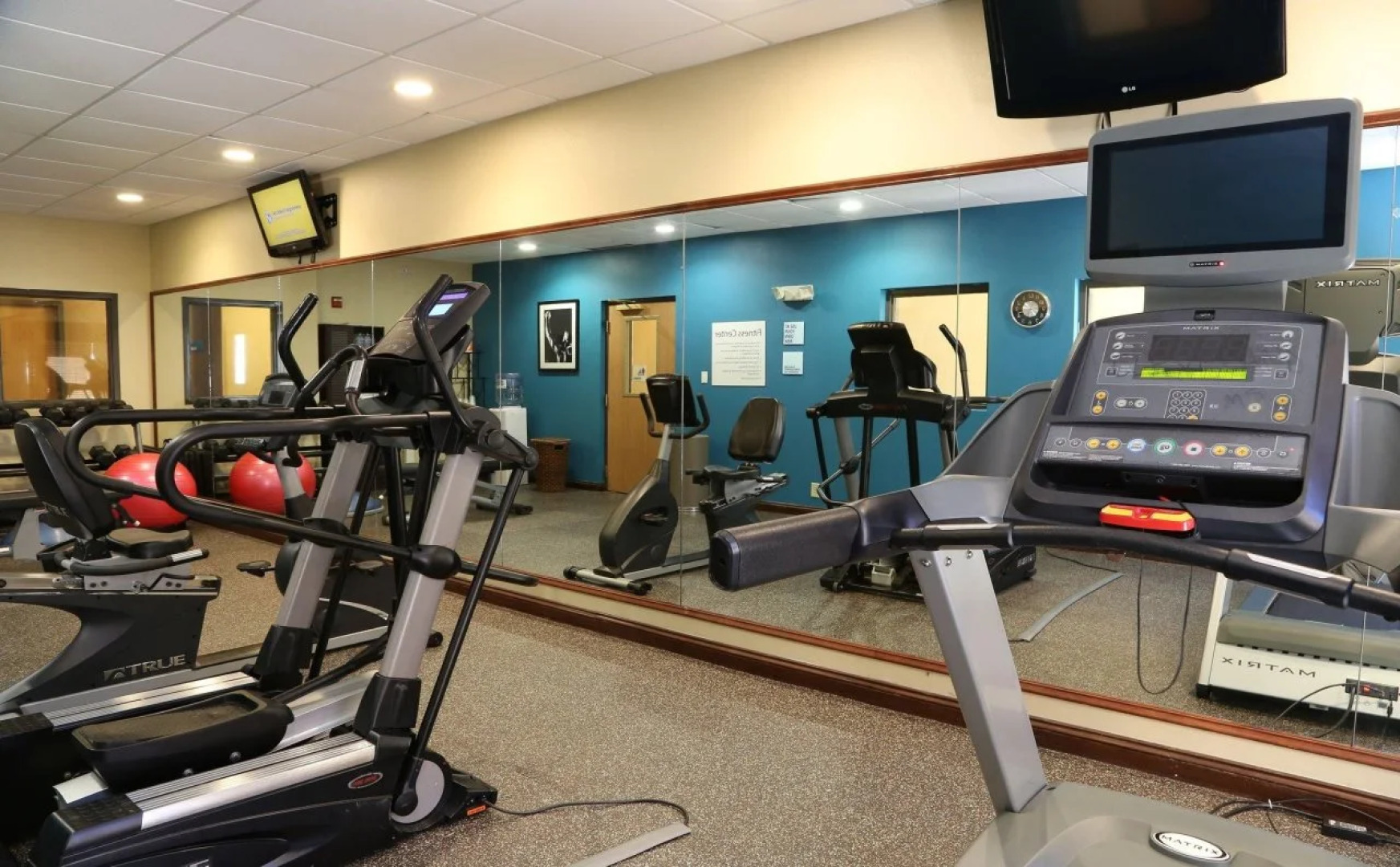 Holiday Inn Express Hotel & Suites Cleveland by IHG