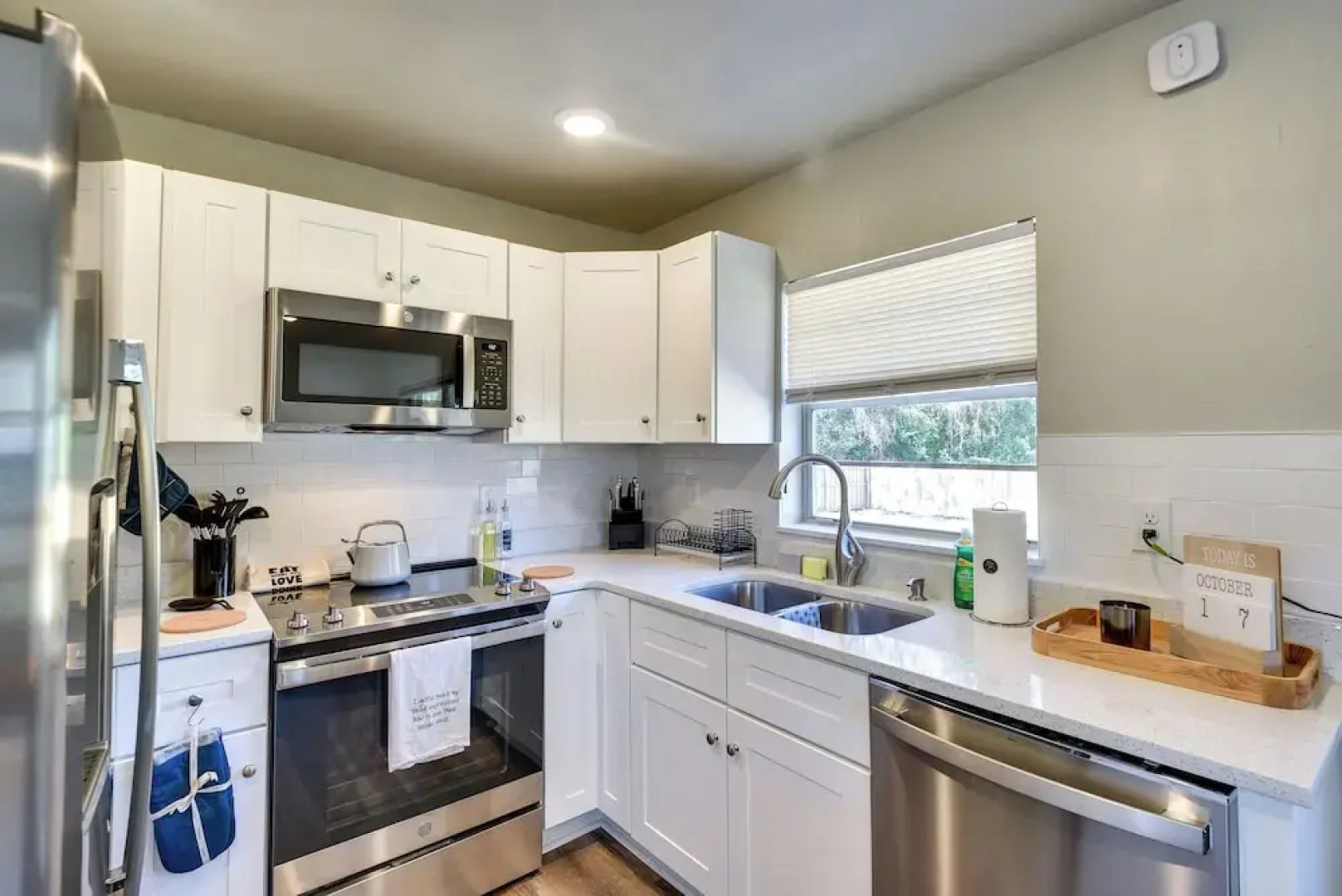 Vibrant Deland House Near Stetson University!