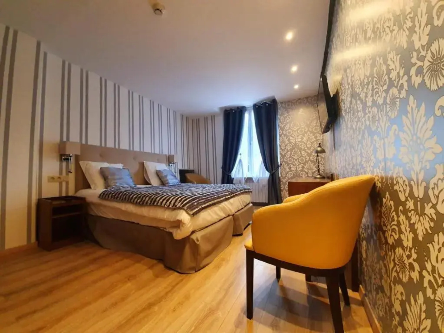 Hotel  Restaurant La Croix Blanche De Sologne