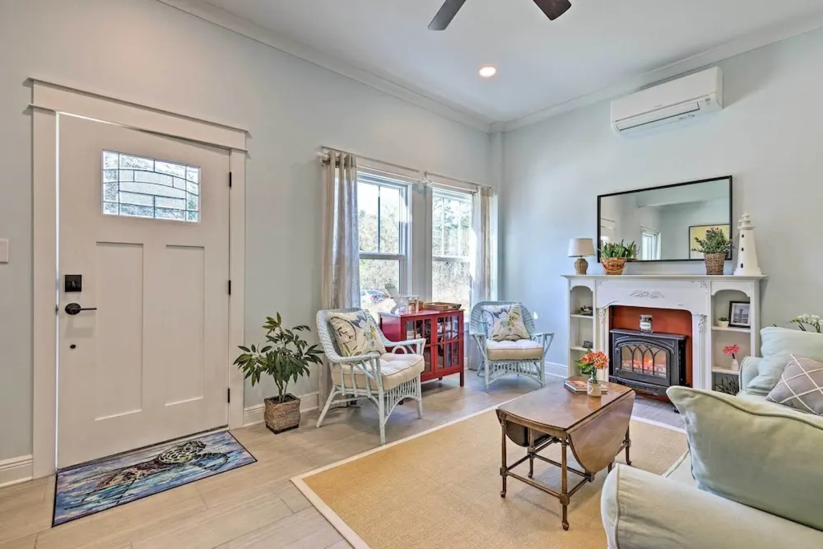 Harbor Oaks Haven: Walk to Front Beach & Downtown!