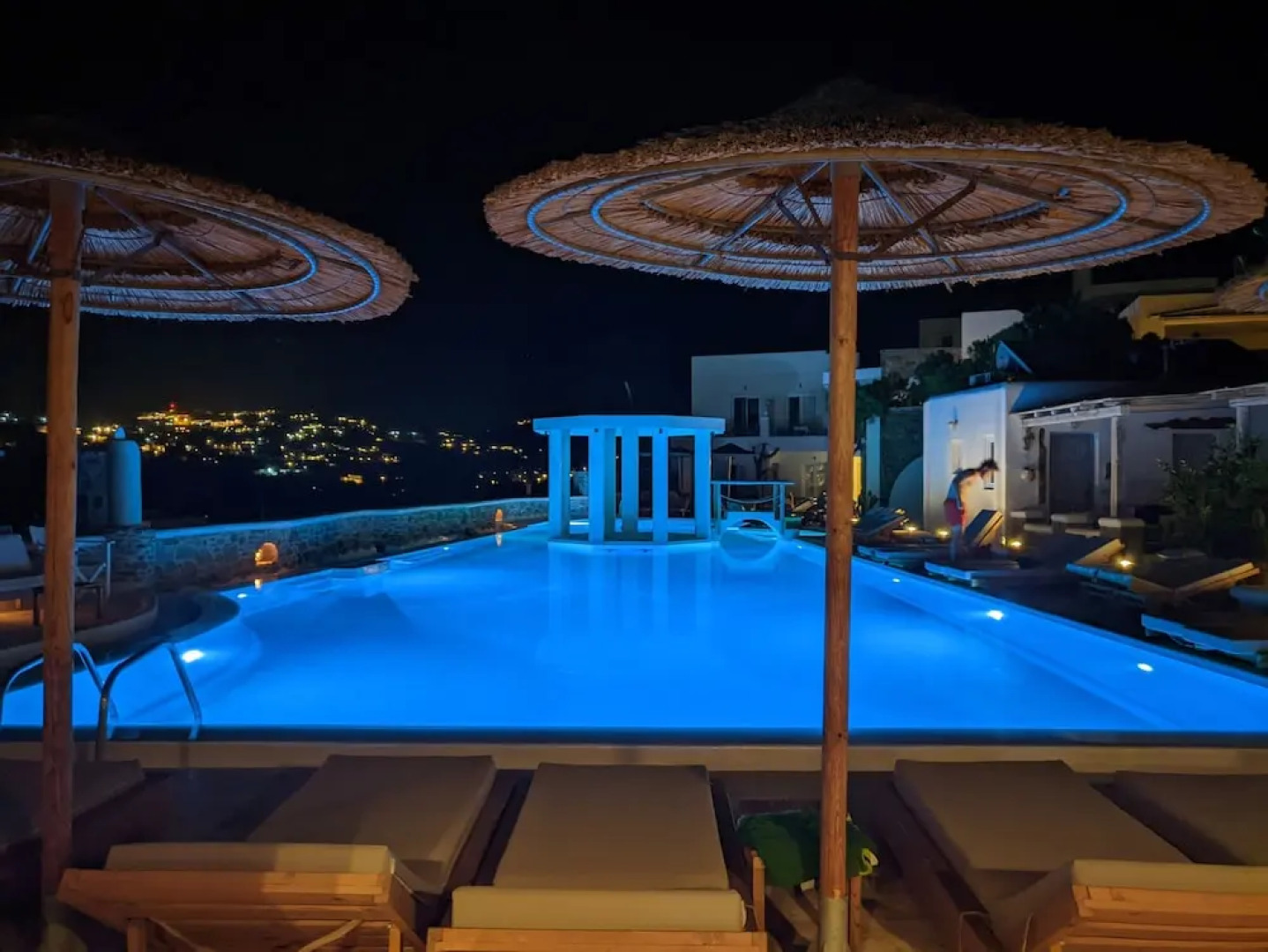 Peristeronas Village