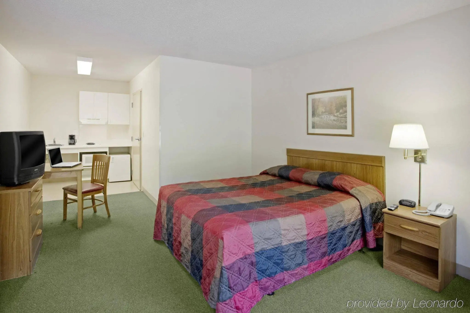 HomeTowne Studios by Red Roof Chicago - Waukegan