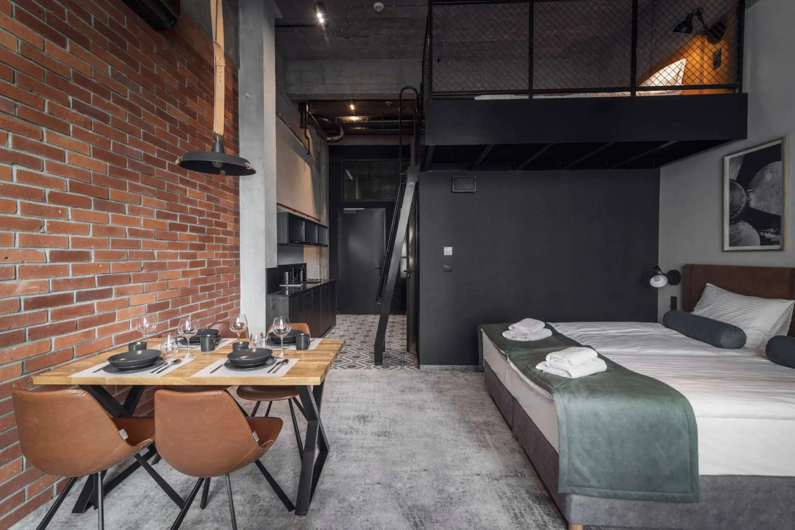 MONTOWNIA Lofts & Experience