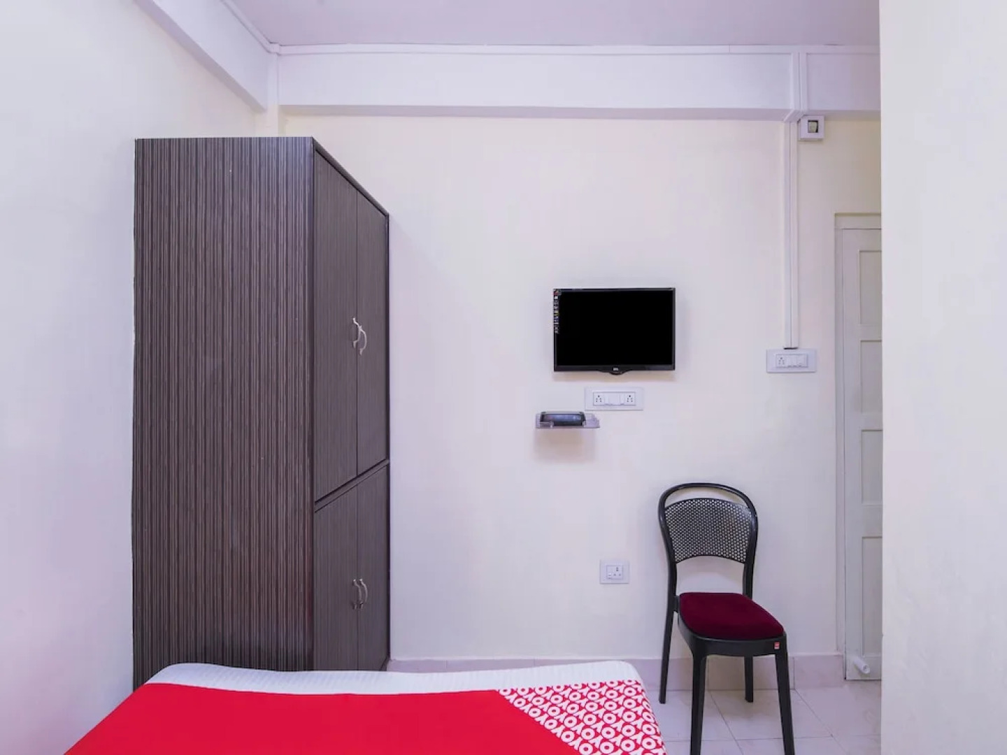 OYO 16152 Home Away Home