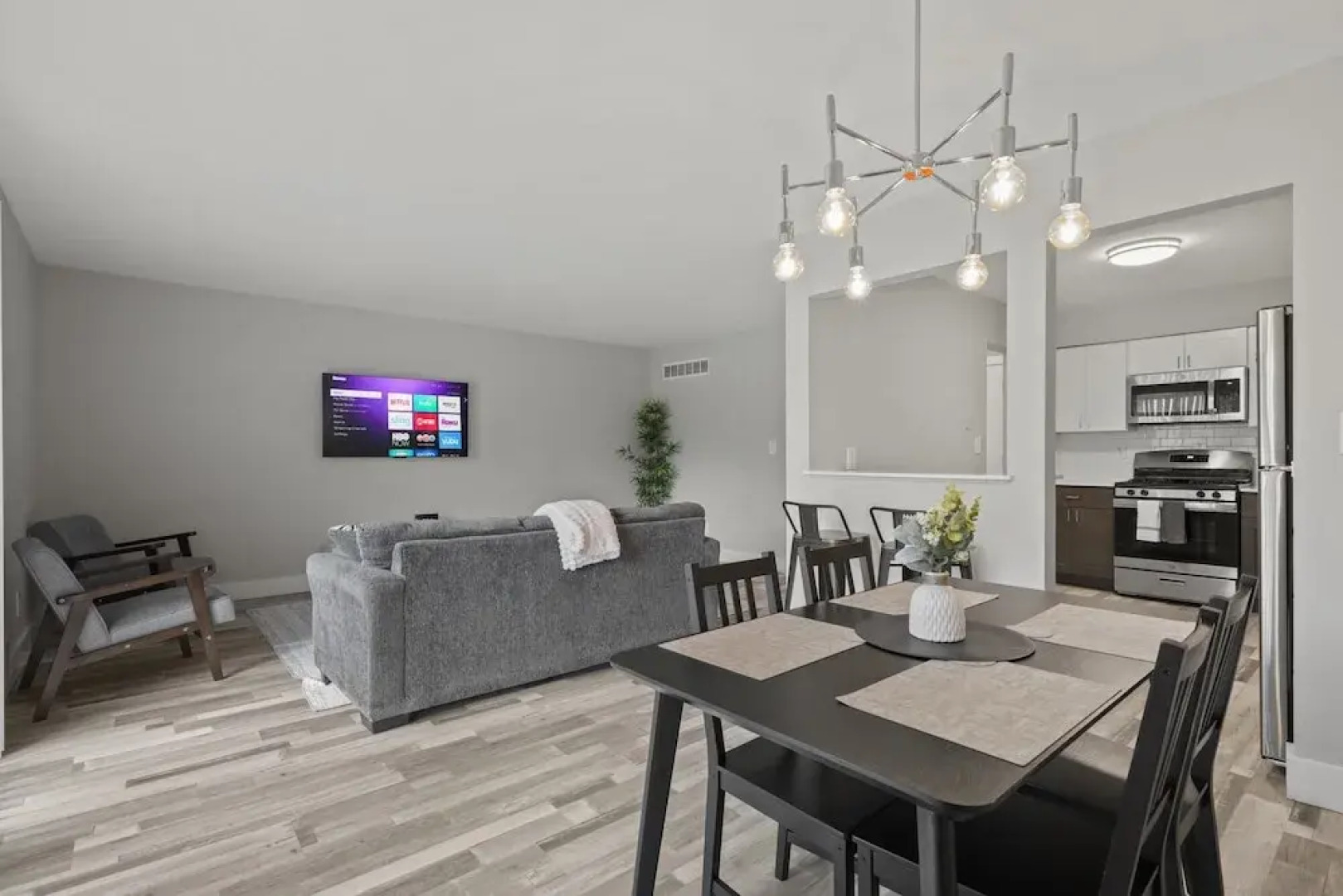 2BR Stay Close to Downtown