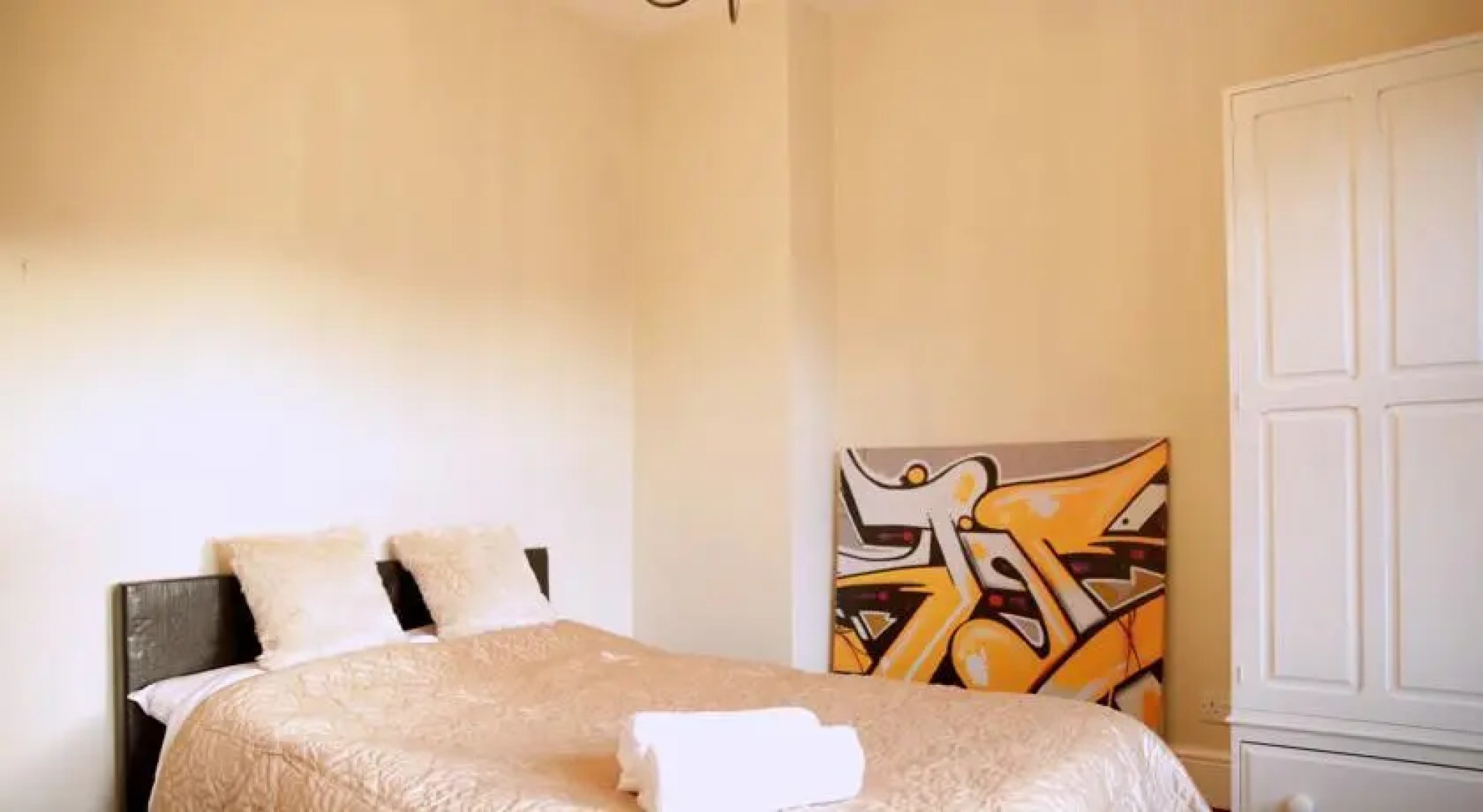 Lovely 4 Bed Stylish Home in Green Birmingham Suburb