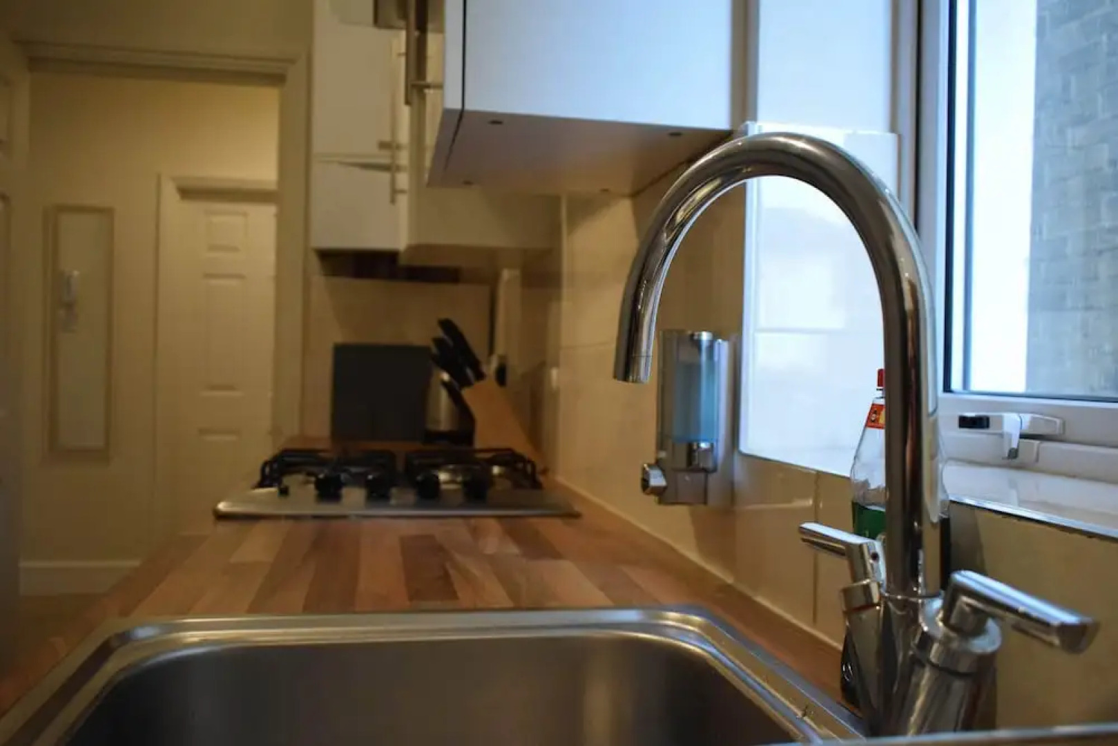 Higher Living-Professional Southsea Apartment