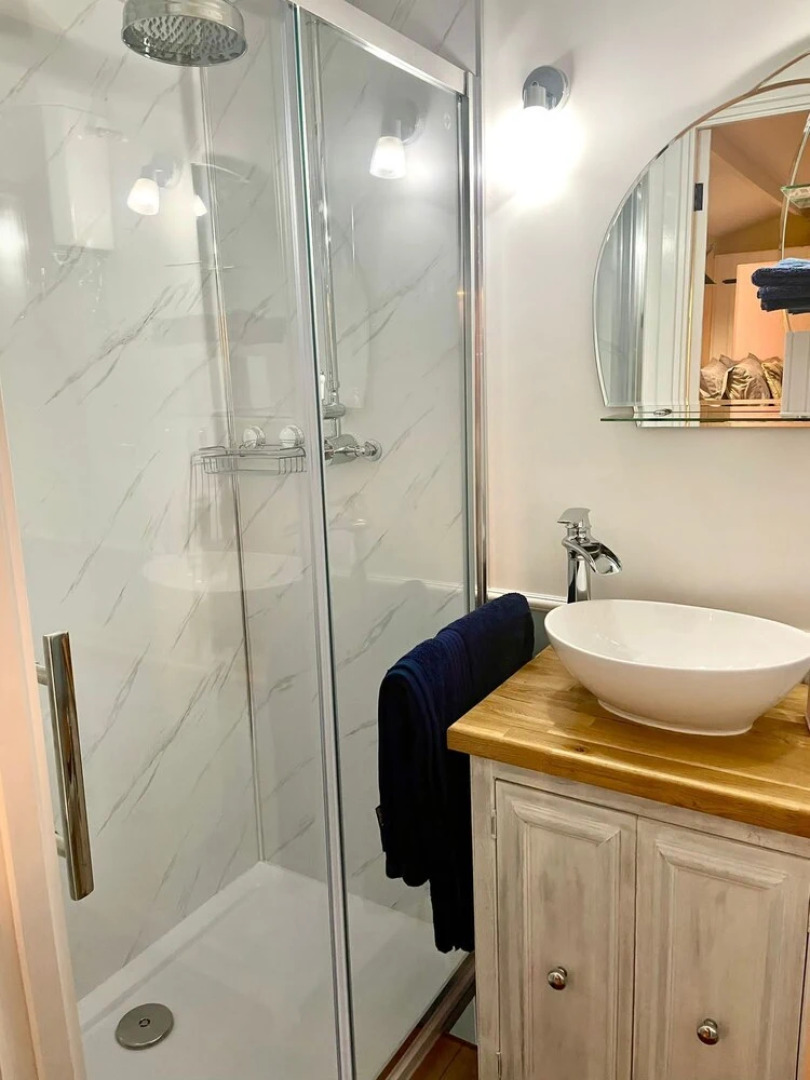 Shepherds Hut With Hot Tub, North Wales, Anglesey