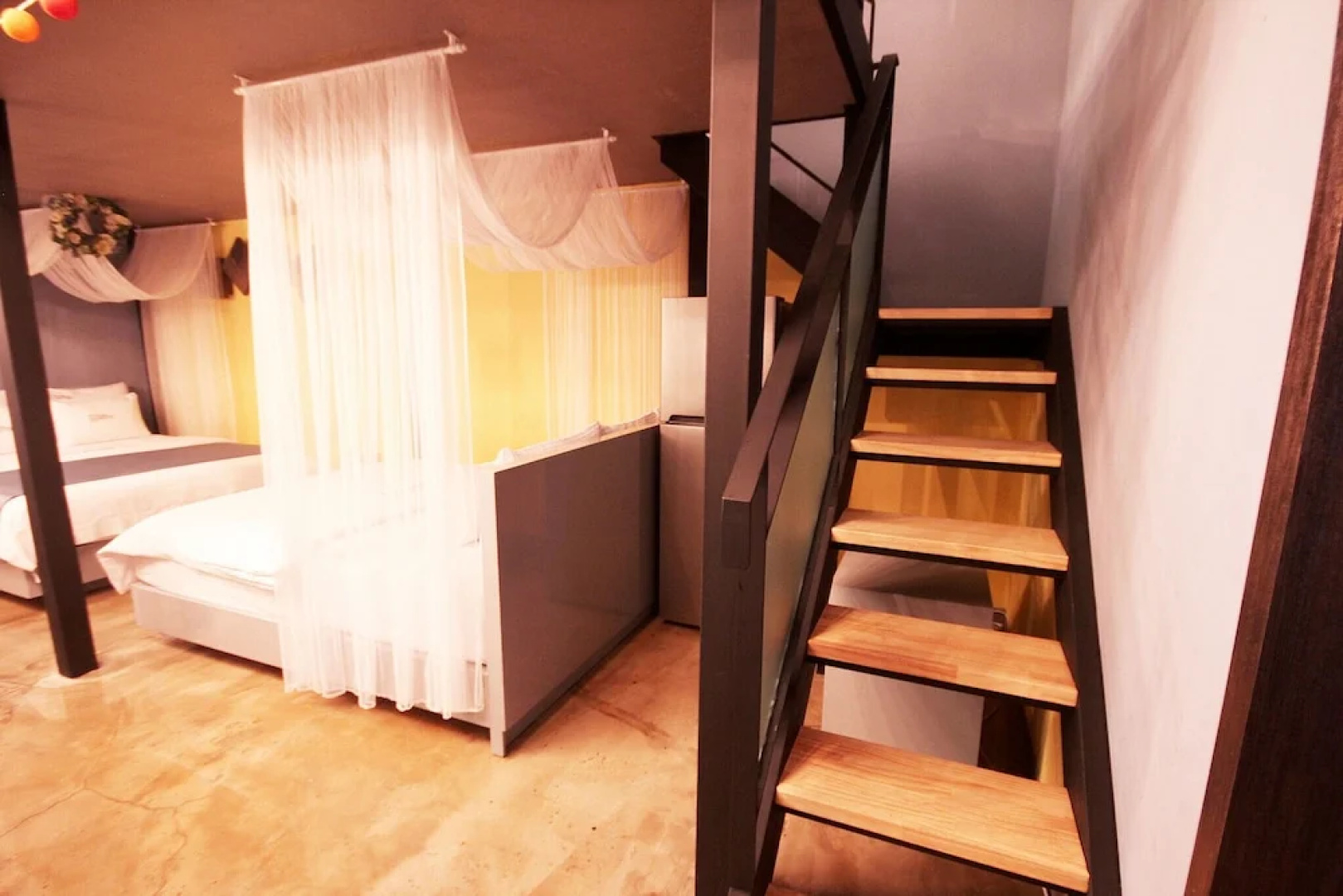 Yeongju Case Business Hotel