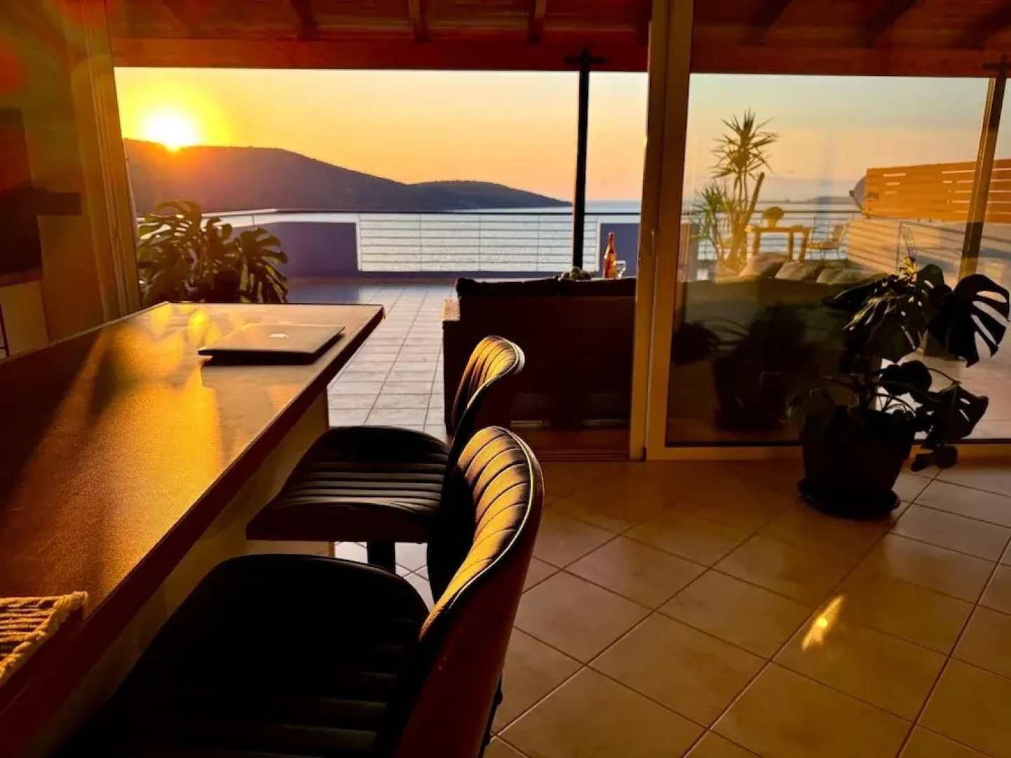 Panoramic Seaview Blue Nest - Stylish Getaway