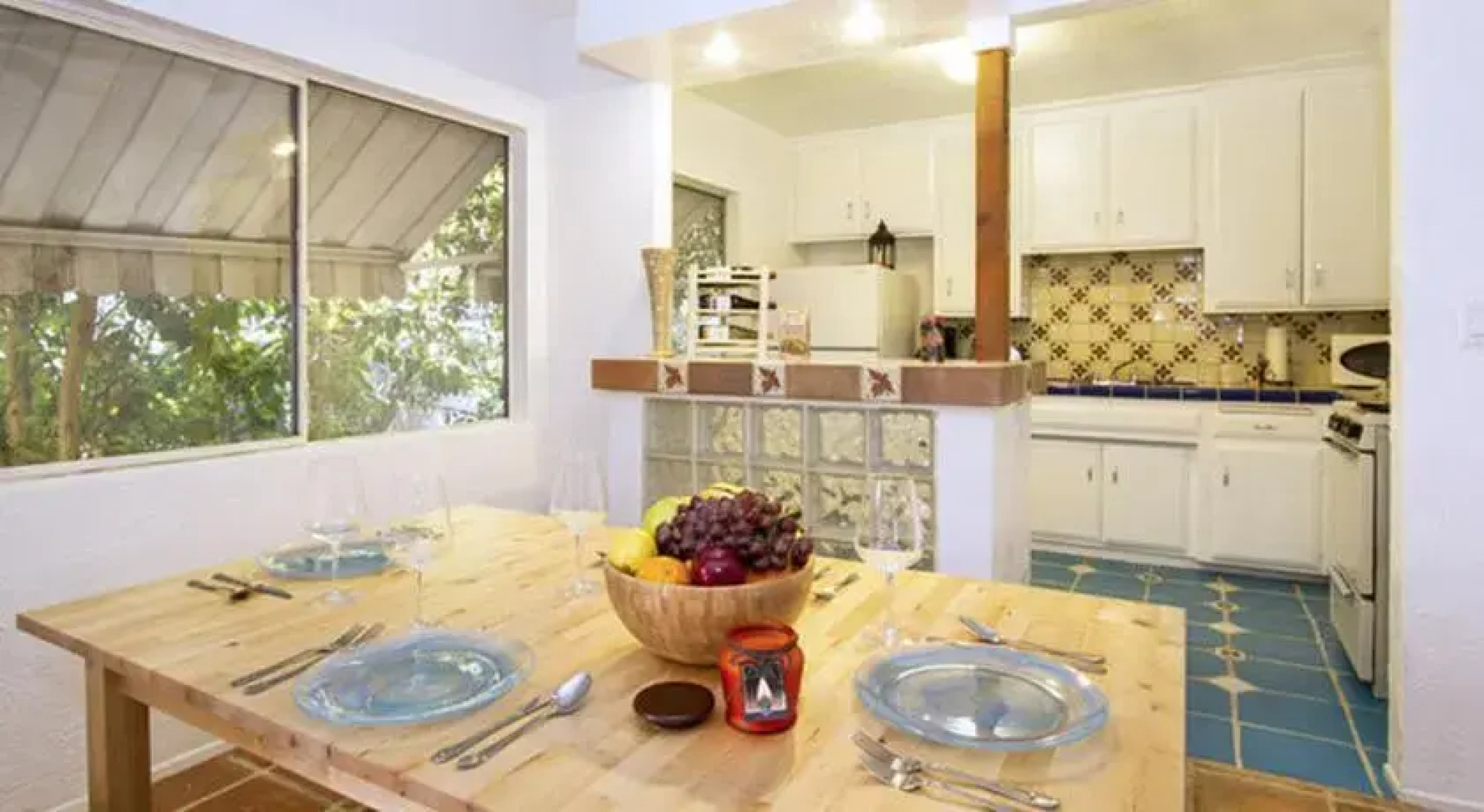 #6 Sunny Flat 3BR Melrose Ave