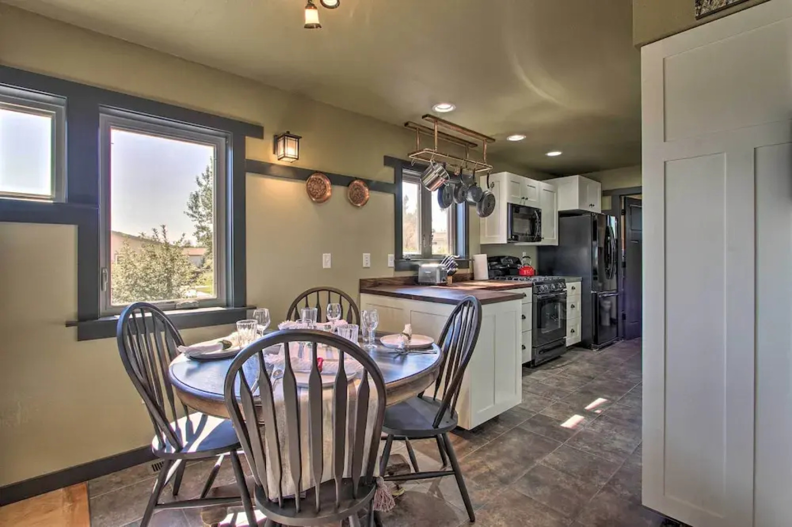 Pet-friendly Choteau Townhouse With Gas Grill!