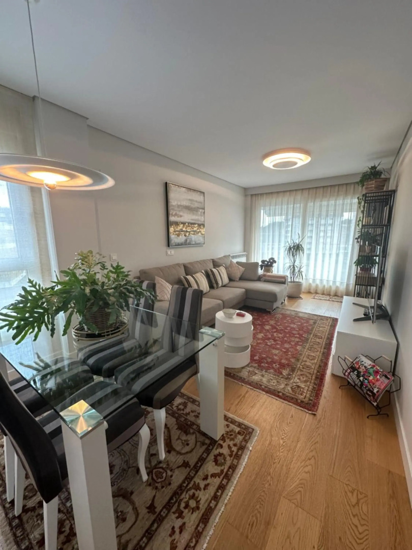 A estrenar amplio con piscina y parking