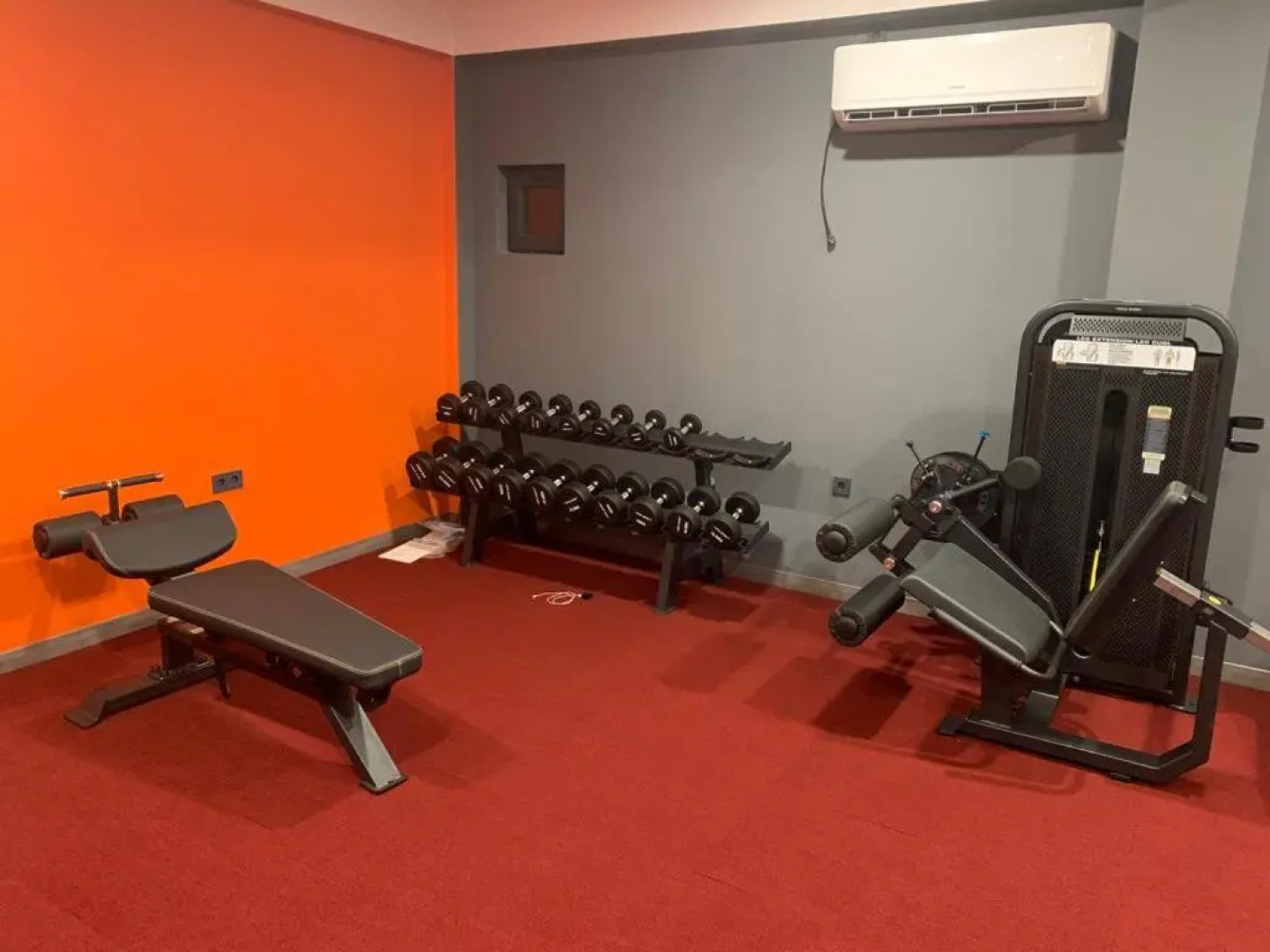 Черный слон Каштак (Сухум)