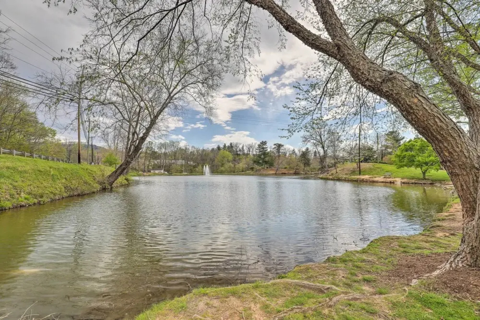 Weaverville Studio ~ 9 Mi to Dtwn Asheville!