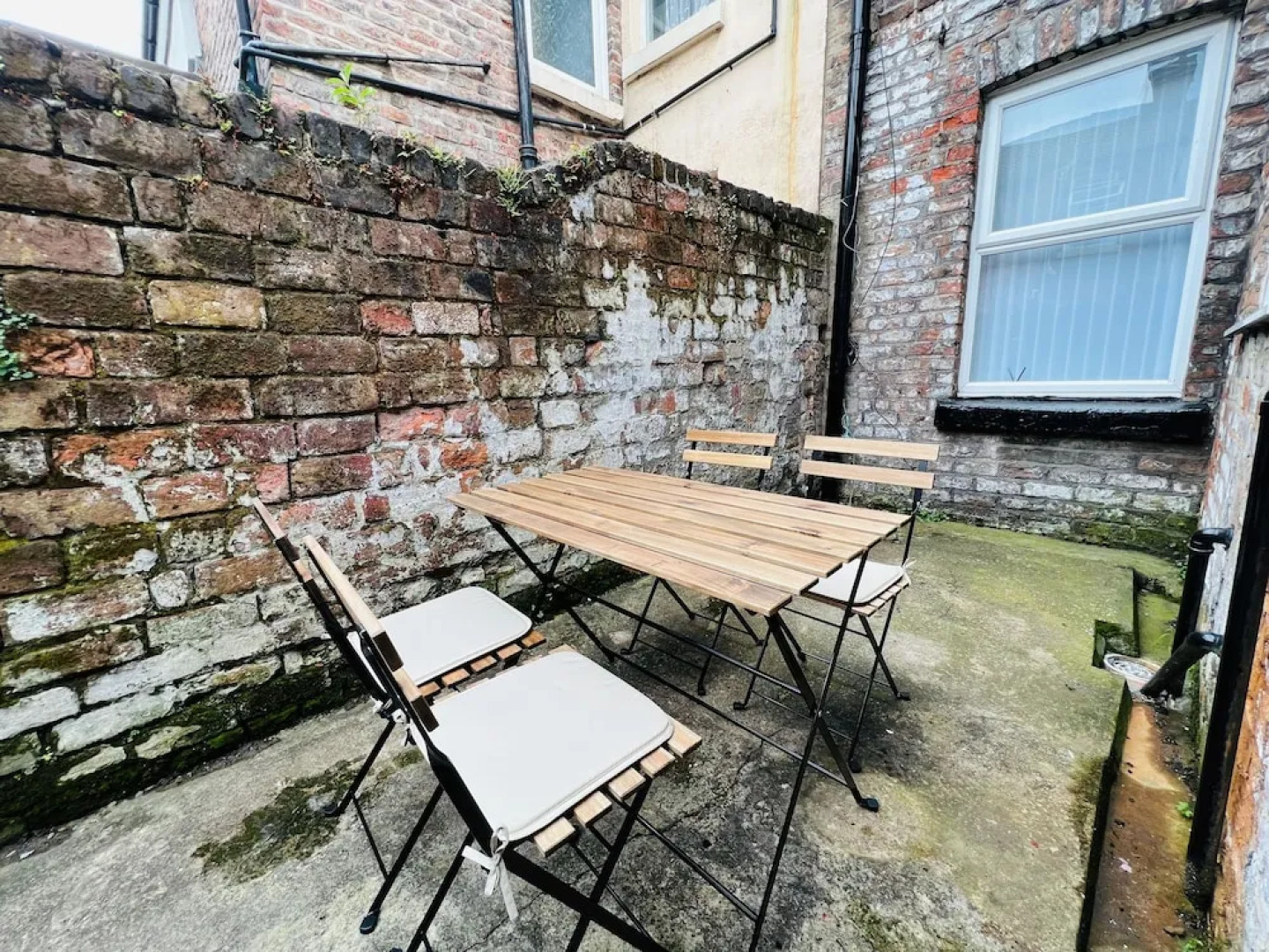 Remarkable 4-bed House in Bootle, Liverpool