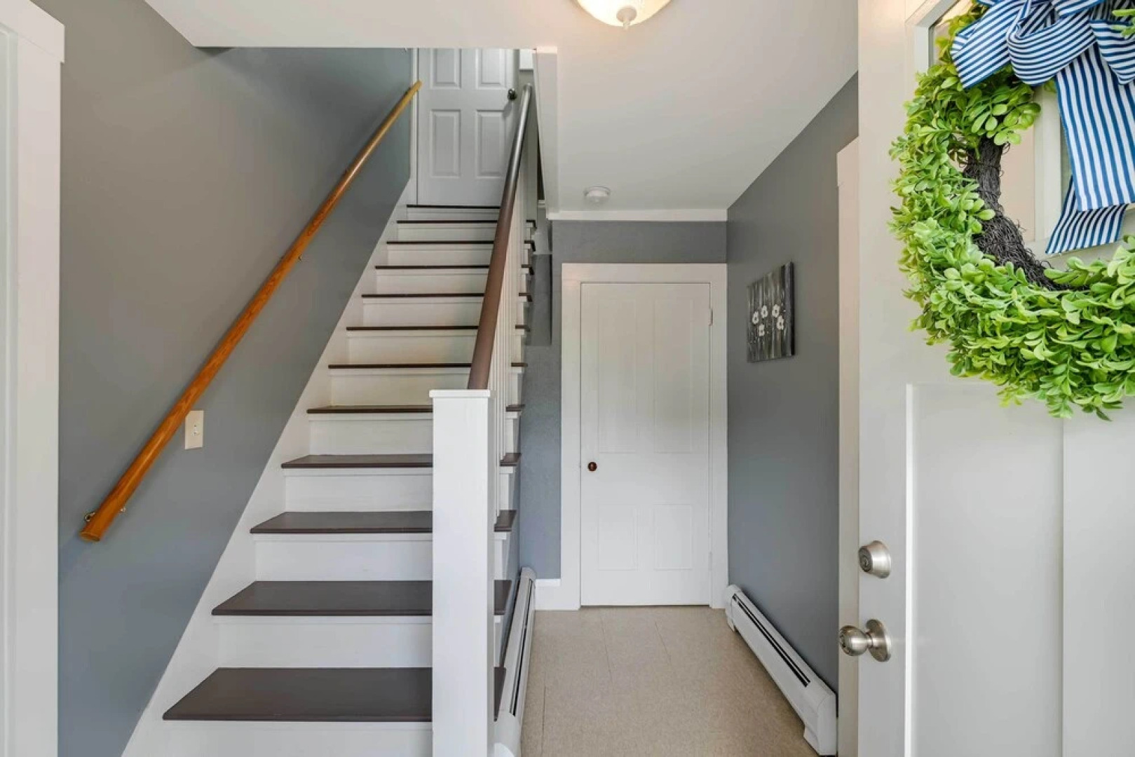 Chic & Central Apartment ~ 6 Mi to Sebec Lake!