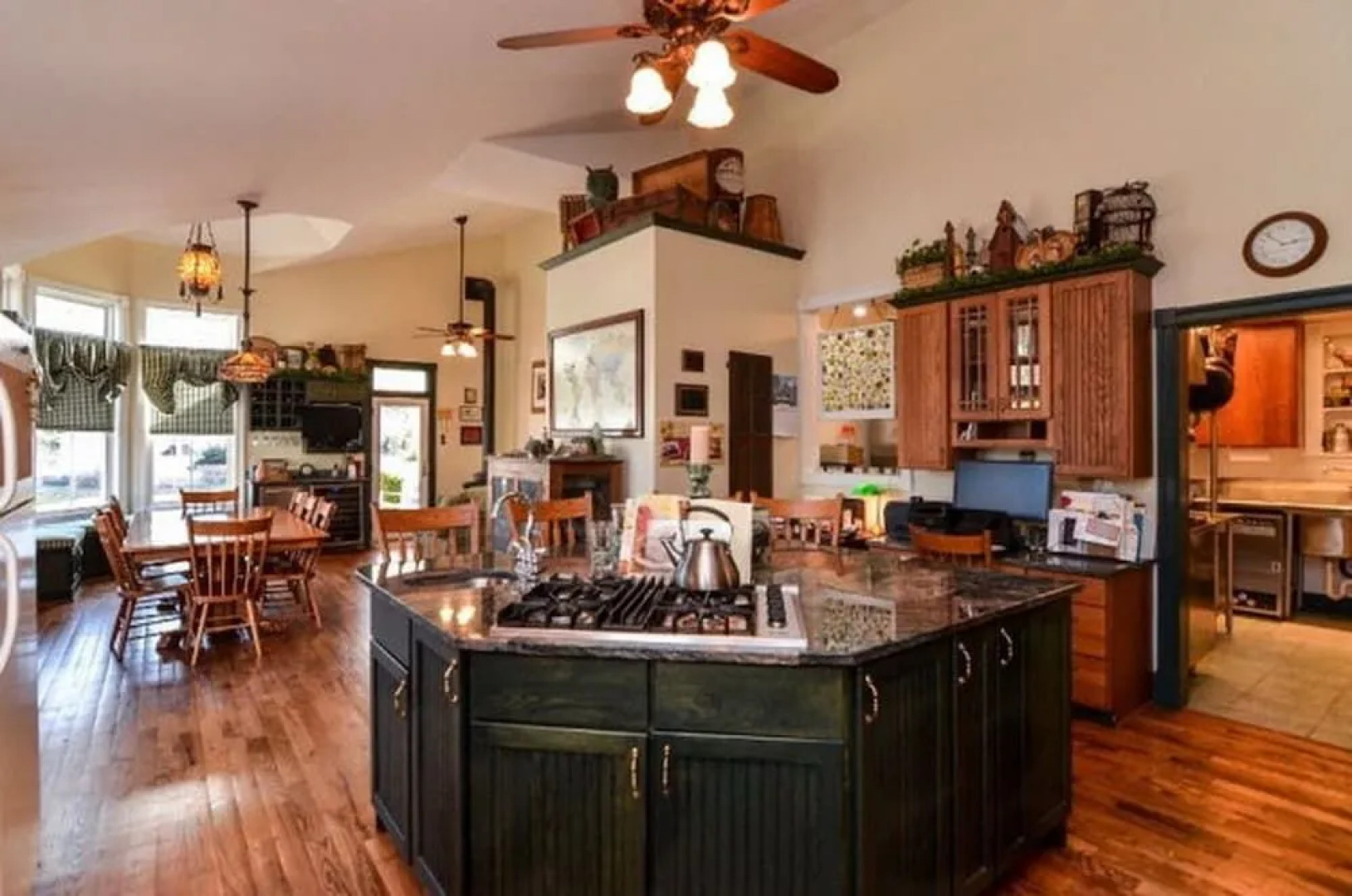 Colonial Beach Plaza Bed & Breakfast