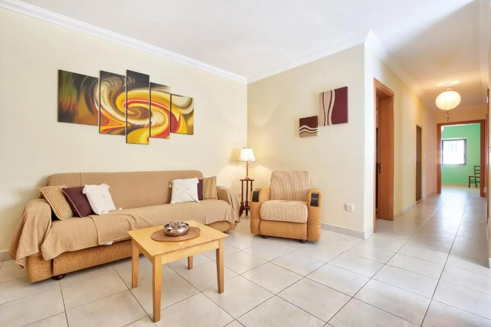 MS26 - Spacious Maisonette By The Sea