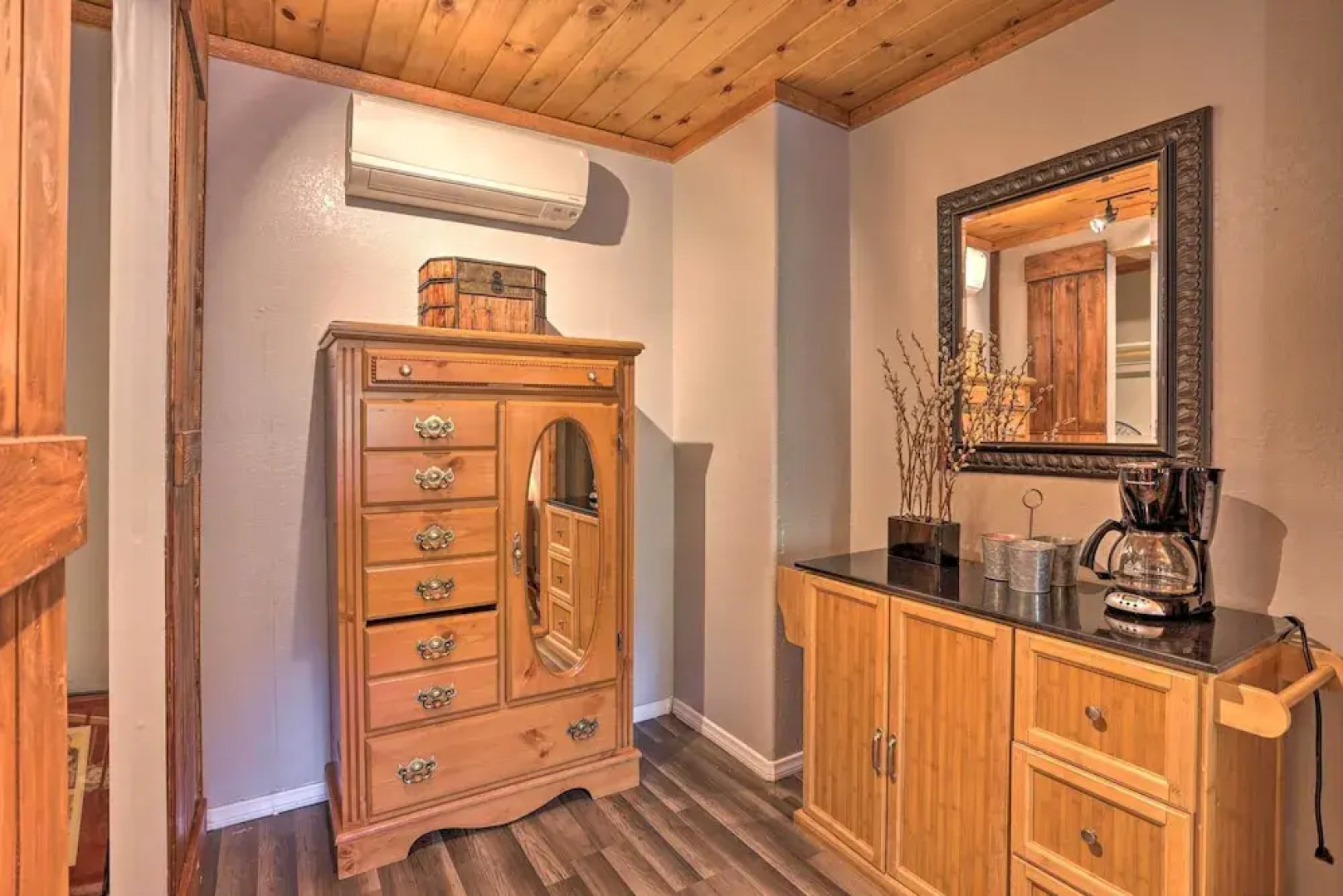 Remodeled Crestline Retreat: Walk to Lake Gregory!