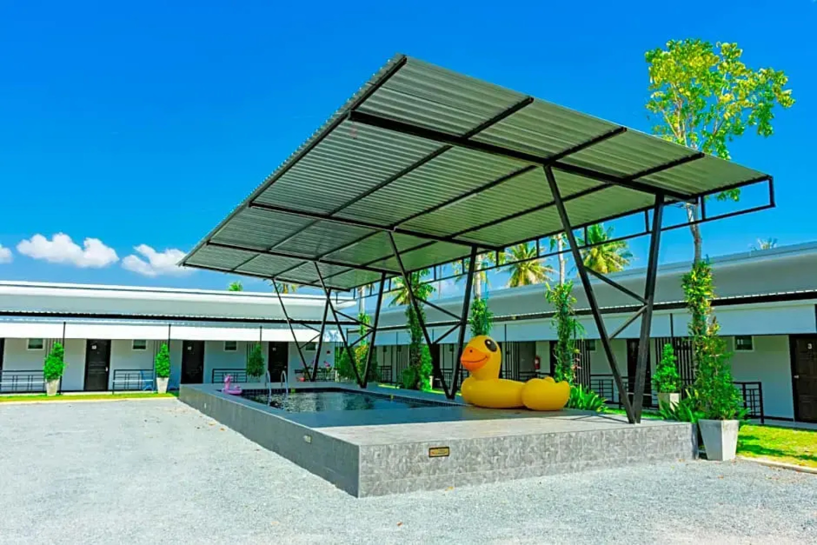 OYO 533 Runya Poolvilla