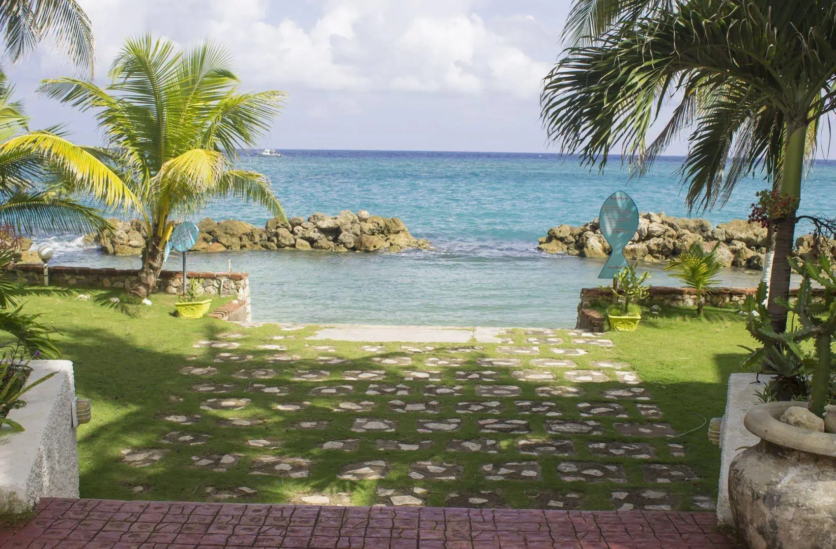 Chrisanns Beach Resort